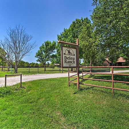Texas Cabin On 130 Acres Walk To Lake Ray Roberts Collinsville Extérieur photo