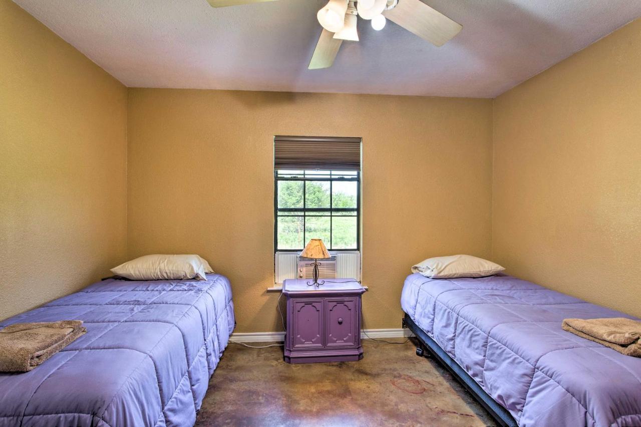 Texas Cabin On 130 Acres Walk To Lake Ray Roberts Collinsville Extérieur photo